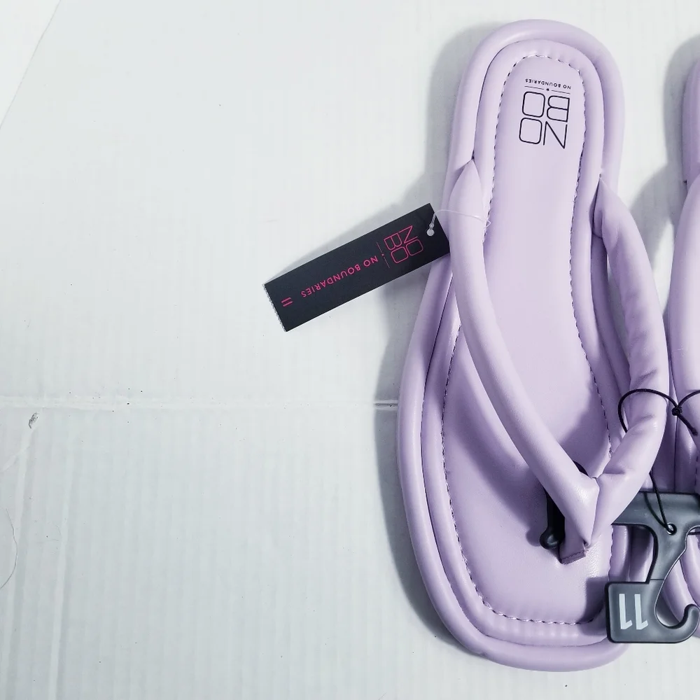 NWT NO BOUNDARIES LIGHT PURPLE FLIP FLOPS SIZE 11